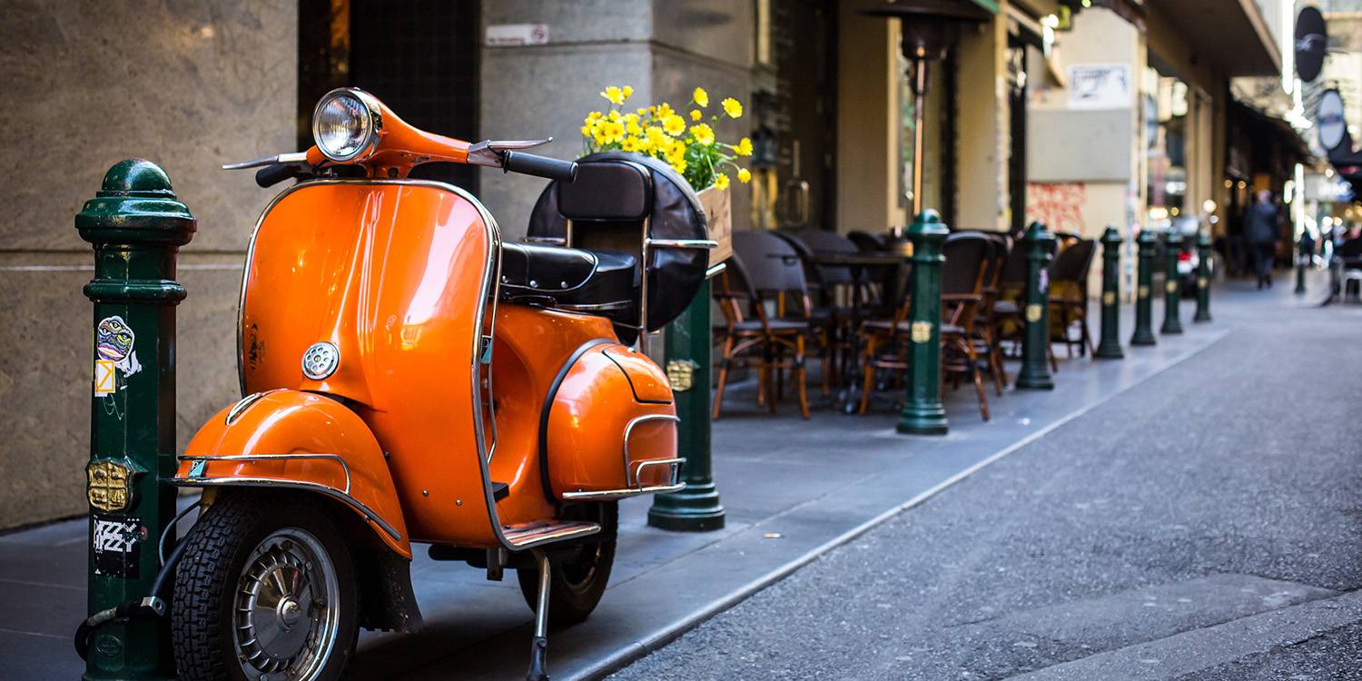 Melbourne Laneways Mystery Picnic with Luxury End Location Setup